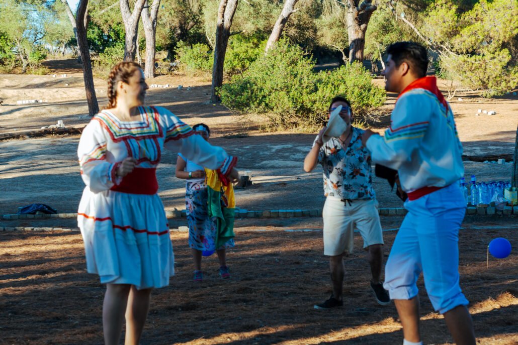 Participantes del voluntariado idente en una actividad exterior
